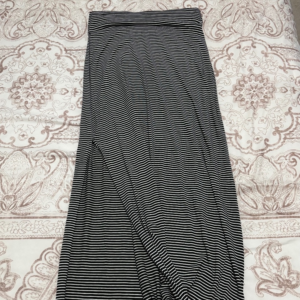 Striped Navy and White Old Navy Maxi Skirt (Size S)